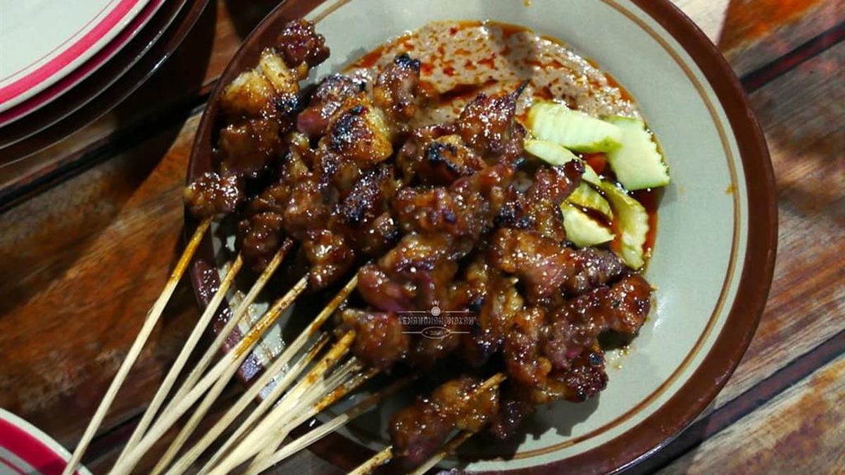 Sate Ayam Cak Sholeh: Rasa yang Menggugah Selera di Jantung Cilacap