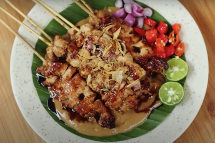 Sate Ayam Cak Sholeh: Rasa yang Menggugah Selera di Jantung Cilacap